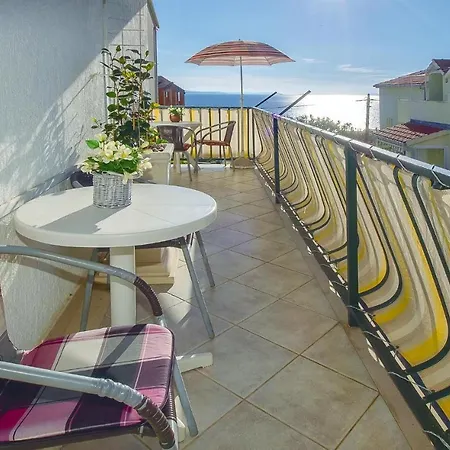Cozy Apartment In Omis With Wifi Exteriör bild