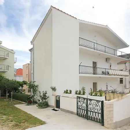 Cozy Apartment In Omis With Wifi Exteriör bild